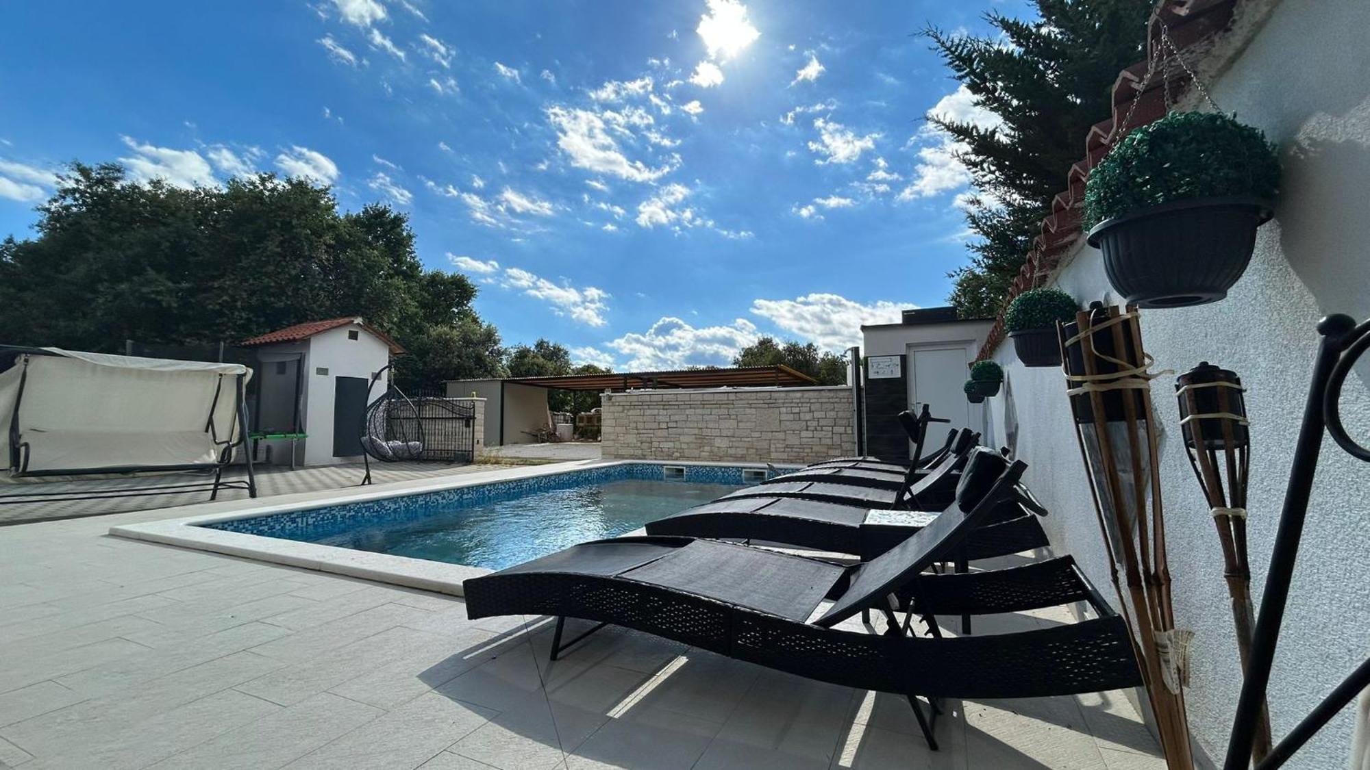 Nada Guest house *
